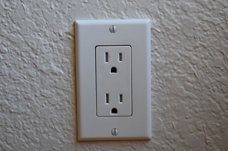 120V AC electrical outlet (U.S.)