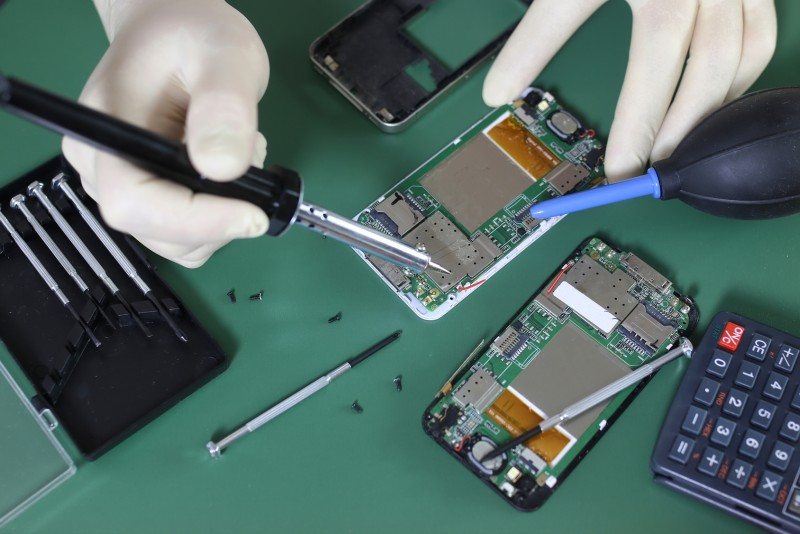 Final product assembly for an electronic product
